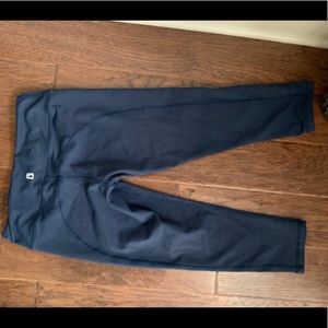 Buff Bunny Crop Leggings - Navy - Size Medium